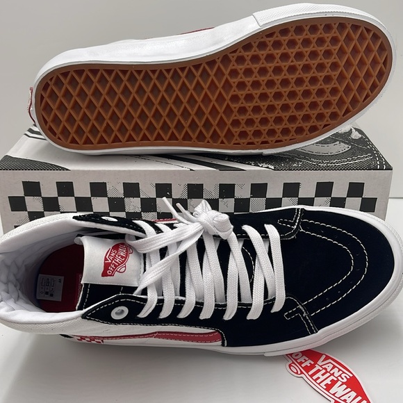 Vans Men’s Skate Sk8-Hi
Athletic Black/Red
VN0A5FCC458 Sneakers - Picture 4 of 16